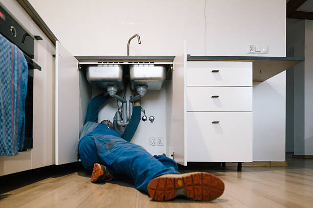 Professional Leak Detection technician working in Medina, TX